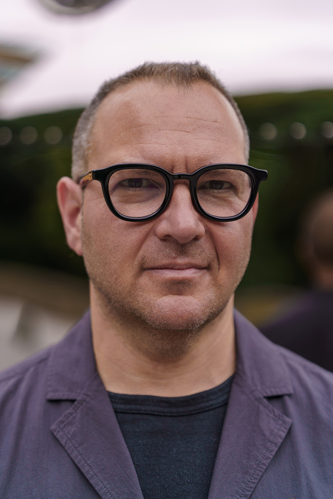 Cory Doctorow facing the camera, on a blurry background